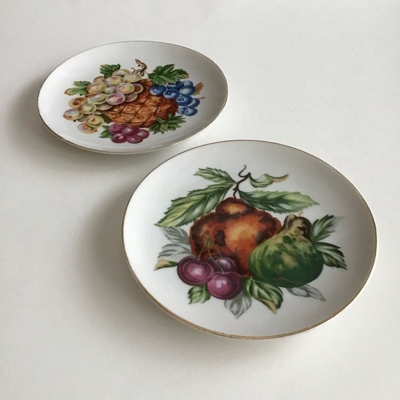 Vintage PAIR Wall Fruit Plates 6 1/4” Hand Painted Gold Rim Kitchen Farmhouse - Picture 12 of 16